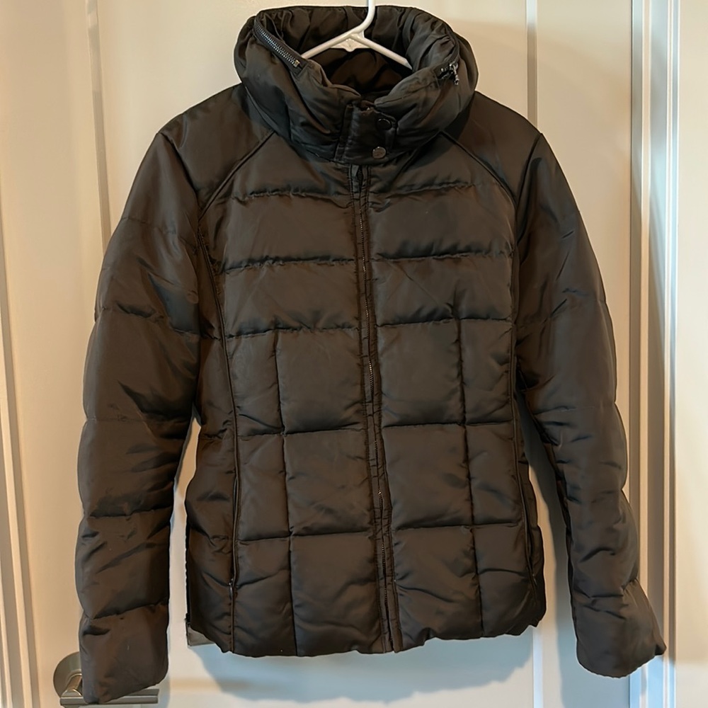 ZARA puffy 30% feather filled winter coat in good condition. No rips or tears.